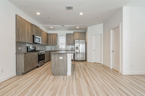 482B S Centro Cir, Shenandoah, TX, 77385-5612 | Card Image