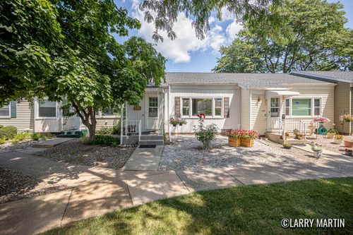 1015 Village Ln, Jenison, MI, 49428-8376 | Card Image