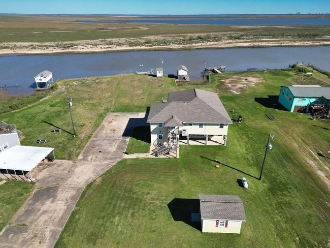 1709 County Road 441 D, House other with 3 bedrooms, 2 bathrooms and null parking in Brazoria TX | Image 44