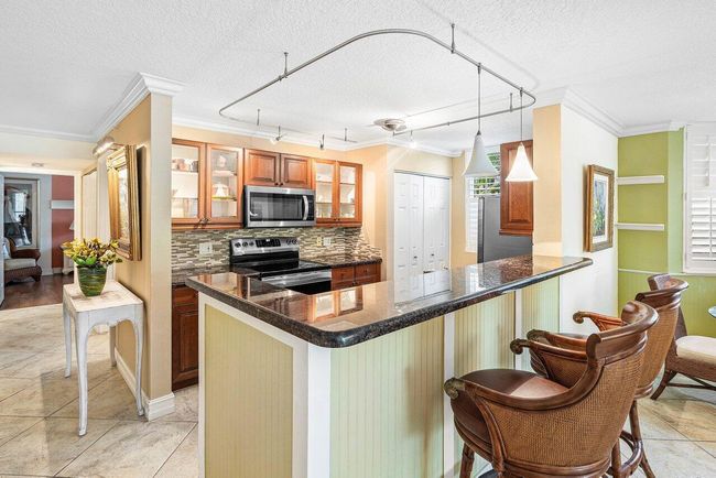 APT-201 - 3606 S Ocean Blvd, Condo with 3 bedrooms, 2 bathrooms and null parking in Highland Beach FL | Image 8
