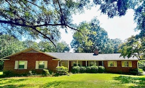 2690 34th Street Pl Ne, Hickory, NC, 28601-7743 | Card Image