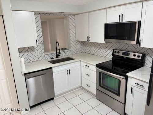 7027 Prestwick Cir N, JACKSONVILLE, FL, 32244-6648 | Card Image