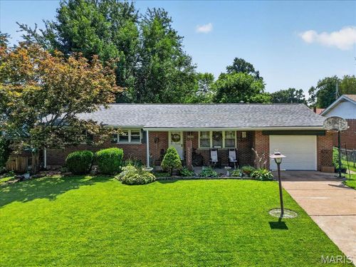 1680 Saint Denis St, Florissant, MO, 63033-3310 | Card Image