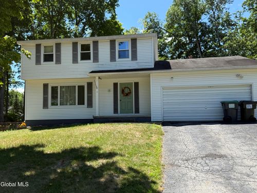11 Wampum Dr, Saratoga Springs, NY, 12866-8939 | Card Image