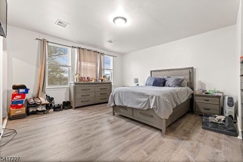 92 S Devine St, Newark, NJ, 07106-2205 | Card Image