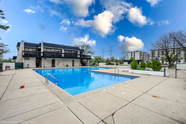 APT-4A - 9737 N Fox Glen Dr, Condo with 2 bedrooms, 2 bathrooms and 2 parking in Niles IL | Image 12