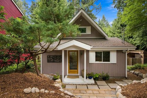2825 Lower Road, Roberts Creek, BC, V0N2W2 | Card Image
