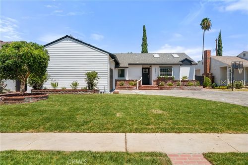 20271 Mobile St, Winnetka, CA, 91306-4240 | Card Image