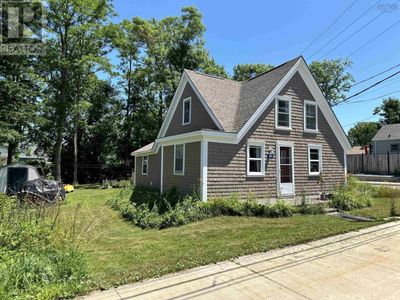 145 Union St, House other with 3 bedrooms, 1 bathrooms and null parking in Liverpool NS | Image 1