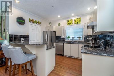 110 - 2120 Harrow Gate, Townhouse with 3 bedrooms, 3 bathrooms and 4 parking in Victoria BC | Image 3