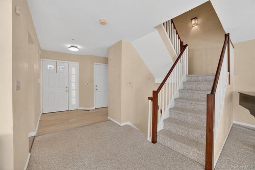 23 Berrybush Ln, Hastings On Hudson, NY, 10706-3644 | Card Image