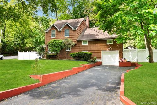 18 Nursery Rd, Melville, NY, 11747-1029 | Card Image