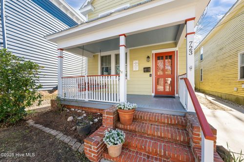 723 Pollock St, New Bern, NC, 28562-5637 | Card Image