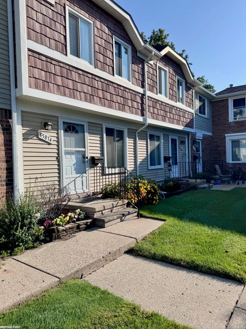 45874 Kensington St, Utica, MI, 48317-5963 | Card Image
