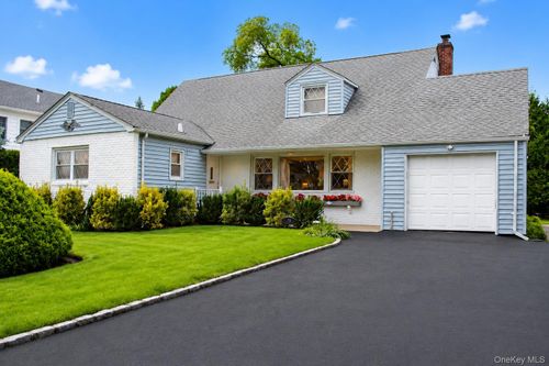 75 Stratford Avenue, Hempstead, NY, 11530 | Card Image