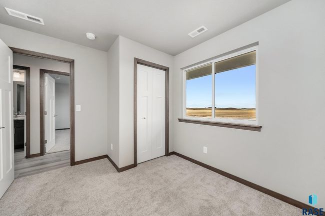 1600 N Tina Dr, House other with 3 bedrooms, 2 bathrooms and null parking in Sioux Falls SD | Image 4