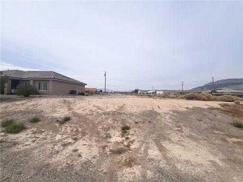 6631 Gallup Ct, Pahrump, NV, 89060-1117 | Card Image