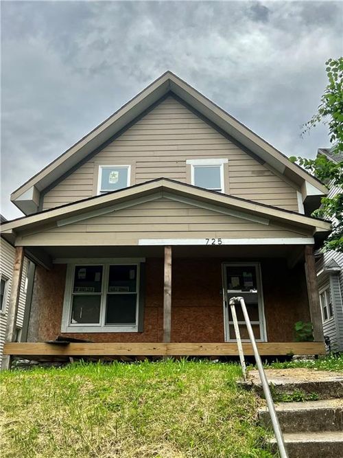 725 Stewart Ave, Kansas City, KS, 66101-1542 | Card Image