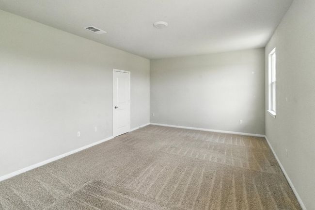 Carpeted spare room featuring baseboards | Image 11