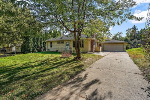 1790 Oakcrest Ave, Roseville, MN, 55113-2828 | Card Image