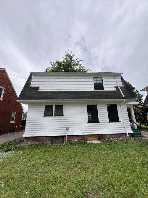 1616 State St, Saginaw, MI, 48602-5244 | Card Image