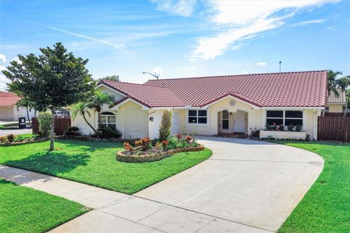 4870 Hawkes Bluff Ave, Davie, FL, 33331-3304 | Card Image