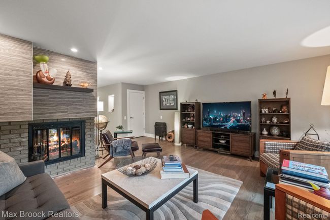 Living room with natural fireplace | Image 12