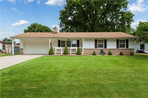 18200 Hanthorne Dr, Independence, MO, 64057-1558 | Card Image