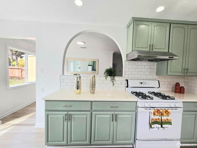 21235 Kahlert St, House other with 3 bedrooms, 2 bathrooms and 1 parking in Castro Valley CA | Image 15