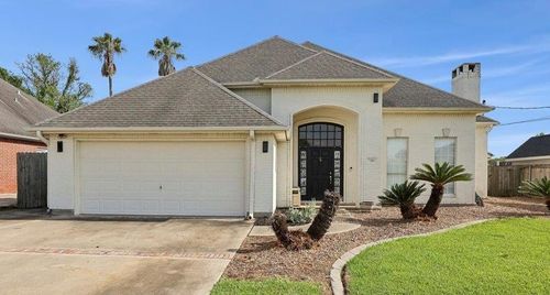 211 Skylark Ave, Bridge City, TX, 77611-2728 | Card Image