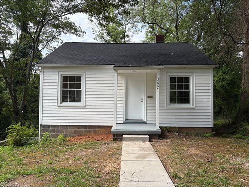 2604 Lyndhurst Ave, Winston Salem, NC, 27103-4106 | Card Image