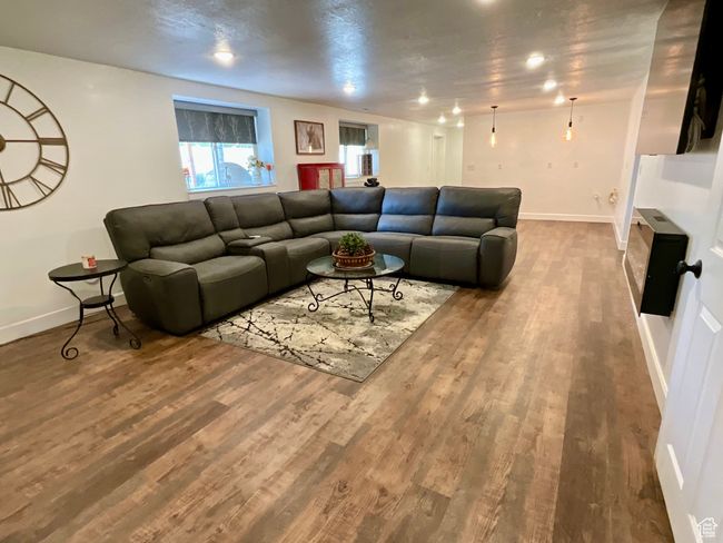 Beautifully finished DAYLIGHT basement (2023) | Image 25