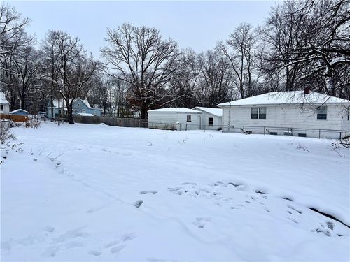 35 Schultz St, Danville, IL, 61832-6422 | Card Image