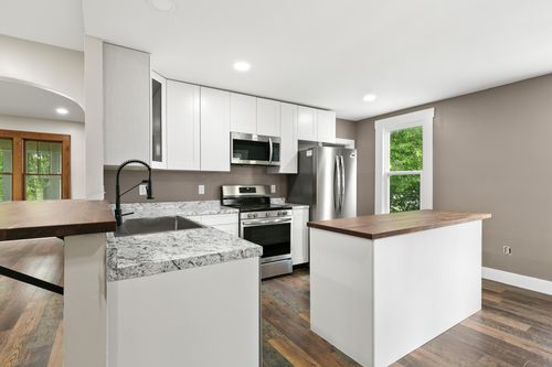 509 1st St Se, Little Falls, MN, 56345-3048 | Card Image