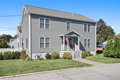 44 Saratoga Ave, Pleasantville, NY, 10570-3245 | Card Image