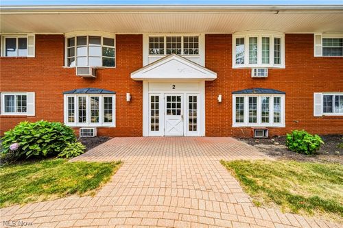 5-2 Meadowlawn Dr, Mentor, OH, 44060-6251 | Card Image