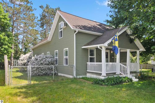 705 Sunnyside Dr, Cadillac, MI, 49601-2633 | Card Image