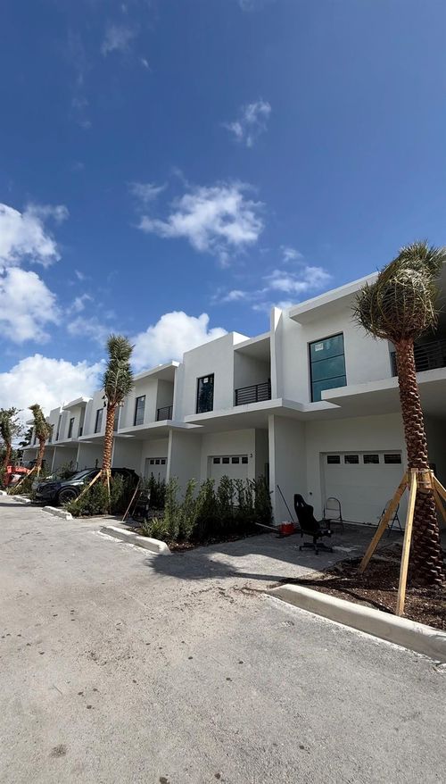 3-2511 Pierce St, Hollywood, FL, 33020-4173 | Card Image