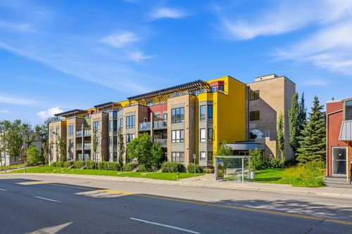 203-611 Edmonton Trail Ne, Calgary, AB, T2E3J3 | Card Image