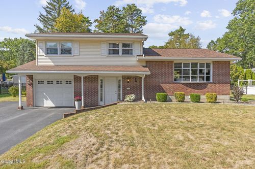 11 Evergreen Dr, Voorheesville, NY, 12186-9411 | Card Image
