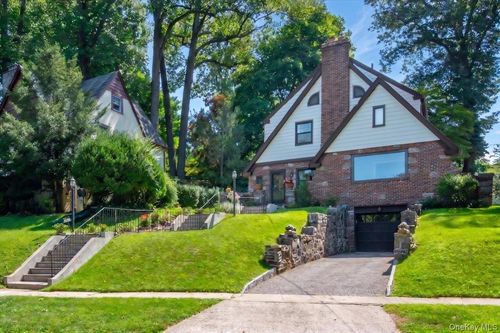3 Walworth Ter, White Plains, NY, 10606-2705 | Card Image