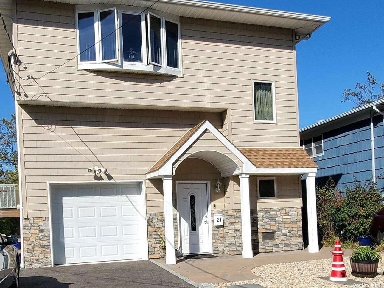 21 1st Avenue, Sold in Bayville Zoocasa