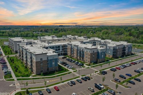 apt-396-28294 Ferry Rd, Warrenville, IL, 60555-4069 | Card Image