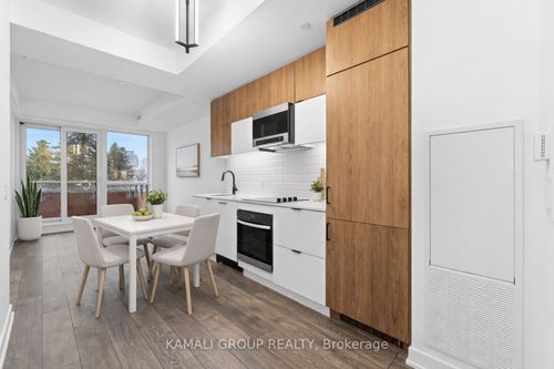 213-8888 Yonge St, Richmond Hill, ON, L4C5V6 | Card Image