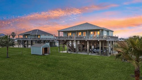 945 Gulfview Dr., Crystal Beach, TX, 77650 | Card Image