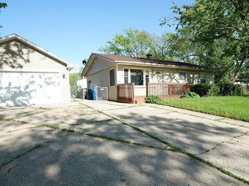 7101 Mulberry St, Hanover Park, IL, 60133-3528 | Card Image