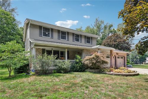 2424 Lyndon Dr, Uniontown, OH, 44685-8337 | Card Image