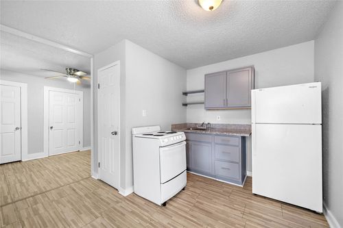 8-3116 Avenue L, Galveston, TX, 77550-4251 | Card Image