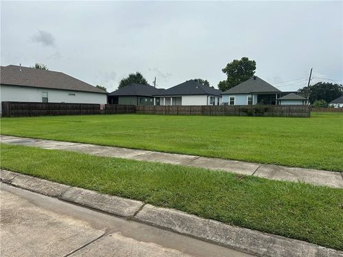 1935 Benjamin St, Arabi, LA, 70032-1750 | Card Image
