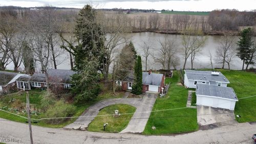 26689 N Shore Dr, Beloit, OH, 44609-9515 | Card Image